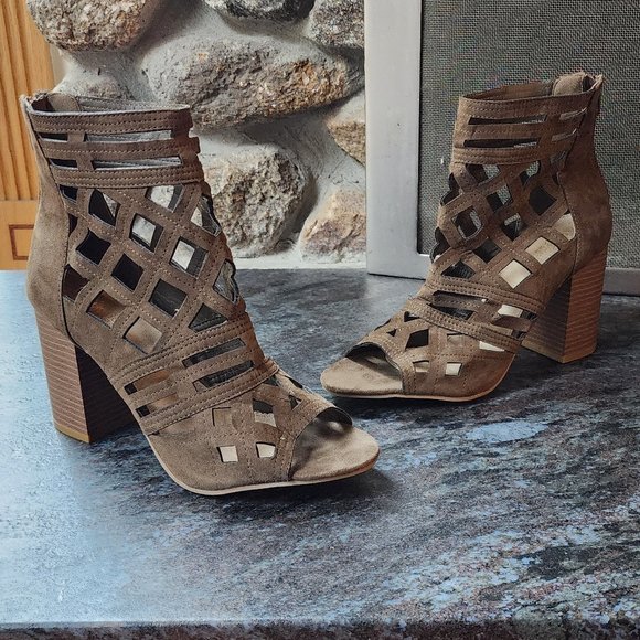 NWOT Charlotte Russe Brown Caged Peep Toe Block Heels Size 8 - Picture 3 of 15